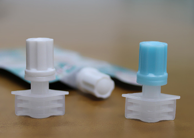 Le petit PE de catégorie comestible du diamètre 5mm de conduit de l'eau se renversent des chapeaux de bec pour le sac de lotion de bébé