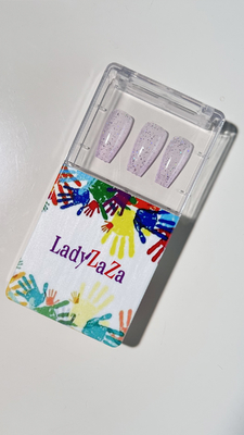 En boîte de 30 pièces de gel pressé sur les ongles à pointe française en gros ongles artificiels à base d'amande courte
