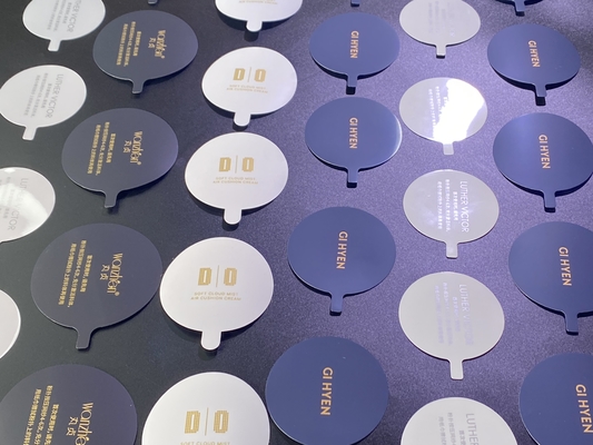 Couvercle de film compact thermiquement étanche pour poudre cosmétique pressée en poudre