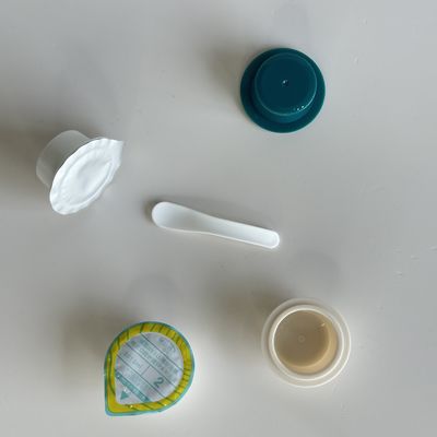 Gobelets en plastique PP 10 ml avec logo personnalisé pour crèmes cosmétiques avec couvercle en feuille d'aluminium