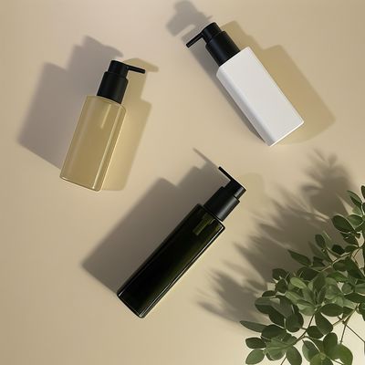 Bouteille carrée en plastique PET avec pompe à pression pour l'emballage de cosmétiques et de soins personnels dans des couleurs personnalisées