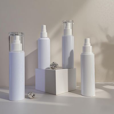 Bouteille de pulvérisation en plastique PET multicapacité avec une solution d'emballage polyvalente et une couleur personnalisée pour un usage cosmétique