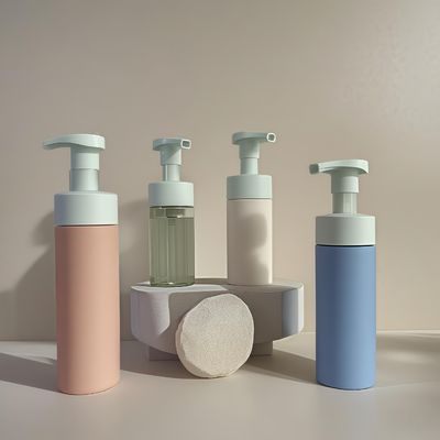 Bouteille cosmétique en plastique de 100 ml 120 ml 160 ml Bouteille en PET pour shampooing Lotion lavage du corps avec pompe à pression et couleur personnalisée