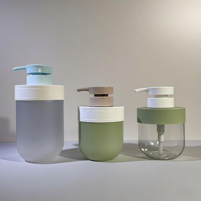 Bouteille cosmétique en plastique PET de 300 à 500 ml avec étanchéité de la pompe et couvercle d'épaule pour le lavage des mains et les emballages de beauté