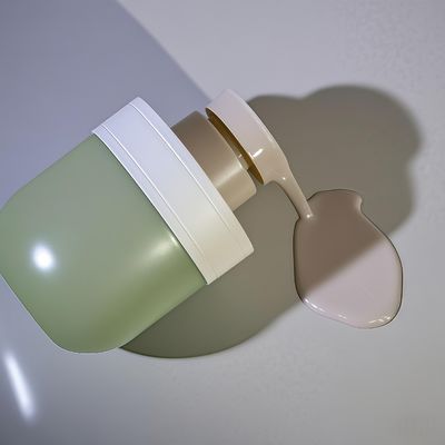Bouteille cosmétique en plastique PET de 300 à 500 ml avec étanchéité de la pompe et couvercle d'épaule pour le lavage des mains et les emballages de beauté