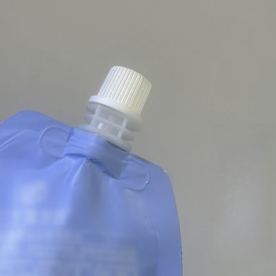 Produits alimentaires 10 mm PE Cap en plastique à vis avec couvercle à bec à flipper, bordure sûre pour enfants Produits à la gelée Emballage en poche flexible