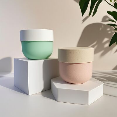 Pour les crèmes cosmétiques pour le visage et le corps de 150 à 500 ml (pack de frissons), le pot en plastique PP de qualité alimentaire avec plaque à vis et étiquette imprimée UV