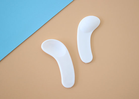 Spatule cosmétique 33.5mm en plastique blanche de maquillage de cuillère